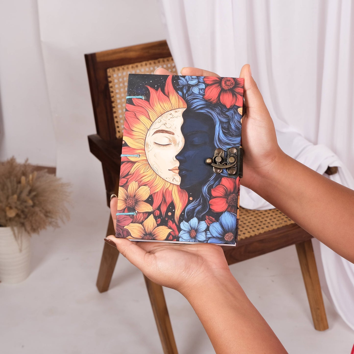 Päiväkirja- ja luonnosvihko nahkaisella hihnalukolla – Viivaton